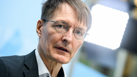 Lauterbach räumt Fehler ein: Schulen während Pandemie zu lange zu