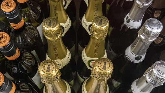 Streit um 13.000 Euro teuren Champagner: Zechpreller zahlt jetzt doch