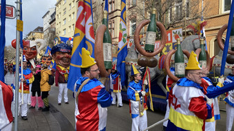 Mainzer Rosenmontagszug lockt tausende Jecken an