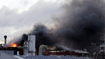 Ursachensuche nach Brand in Industriegebiet bei Chemiefirma in Worms