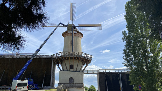 Nach 200 Jahren: Bad Nauheimer Windmühle hat wieder Flügel