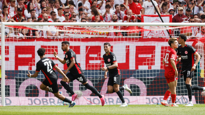 Eintracht Frankfurt schlägt Freiburg und steht in der Champions League