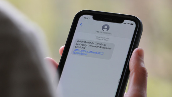 Eine Million Betrugs-SMS verschickt: Verdächtige in Frankfurt gefasst
