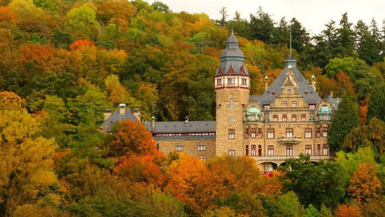 Schloss in Meinhard steht für 11 Millionen Euro zum Verkauf