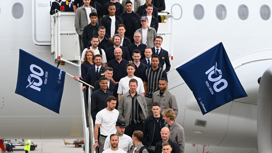 Fußball-WM: Deutsche Mannschaft in Frankfurt gestartet