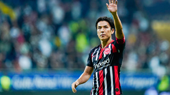 Oldie Hasebe spielt noch ein Jahr länger bei Eintracht Frankfurt