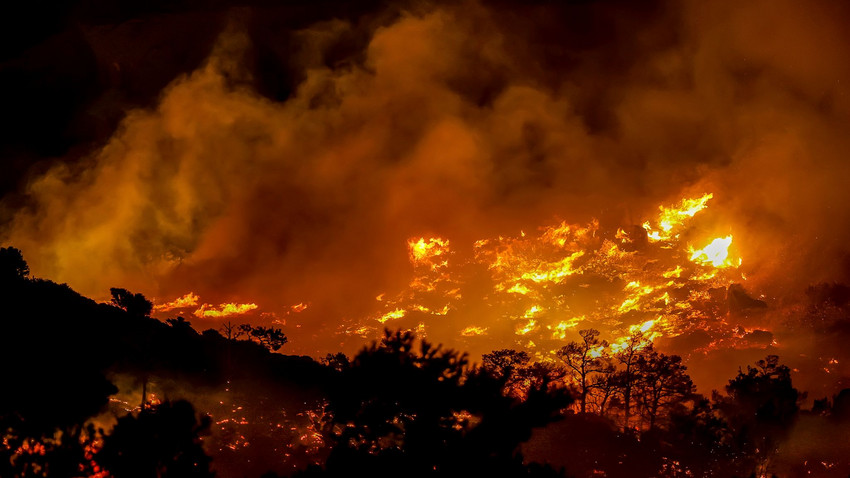 Waldbrand auf Kreta - Einwohner und Touristen müssen fliehen