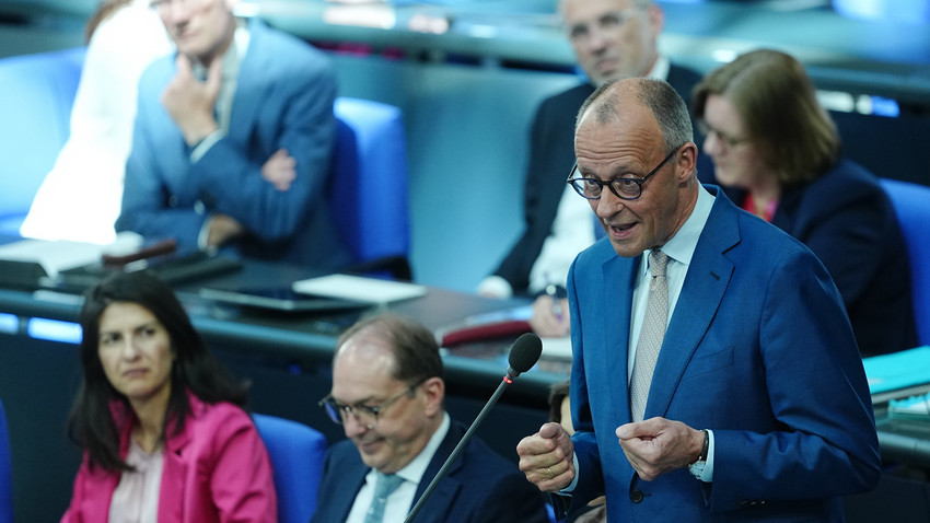 Merz nennt Zeitplan für Rentenreform - klare Absage an Linke