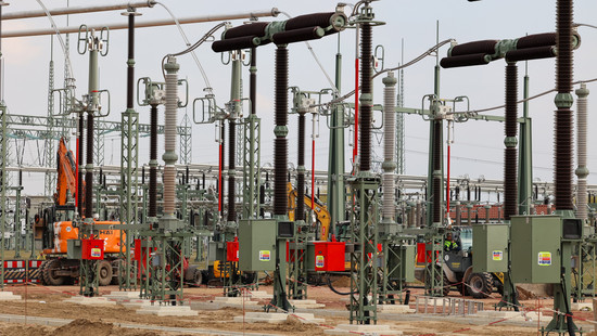 Arbeiten am Umspannwerk: Dritter Schwertransport durch Großkrotzenburg