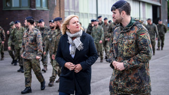 Wehrbeauftragte kritisiert "Zeitenwende": Noch kein Cent bei Soldaten