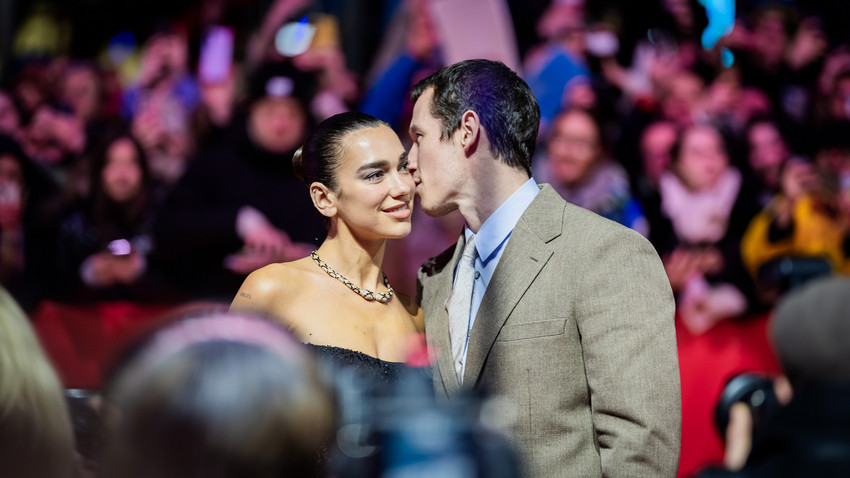 Dua Lipa und Callum Turner in den Flitterwochen