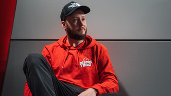 planet inside: hoodie in christmas-rot geschenkt