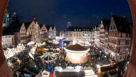 Frankfurts Weihnachtsmarkt eröffnet: Frau Holle Lichterglanz