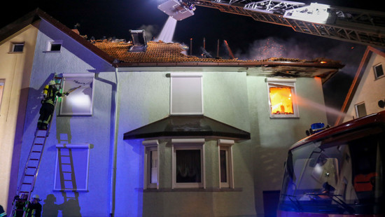 Dachstuhlbrand in Alsfeld: Mutter und 4-Jähriges Kind unverletzt