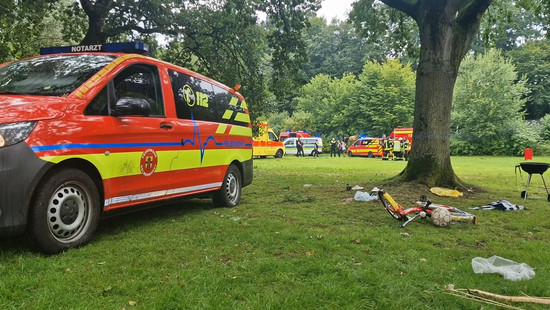 Blitzeinschlag in Delmenhorst: 14-Jährige in Klinik verstorben