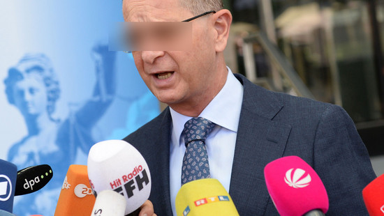 Frankfurt: Ex-Oberstaatsanwalt gesteht vor Gericht
