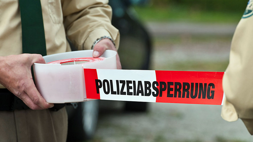 Frankfurt: Sattelzug rammt in Mörfelder Landstraße Brücke