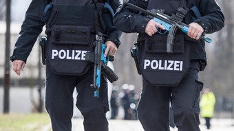 Razzia bei Polizisten in Hessen - Ermittlungen in Chatgruppen