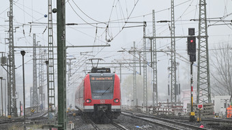 Störung auf der Bahnstrecke Mainz-Frankfurt: Pendler betroffen