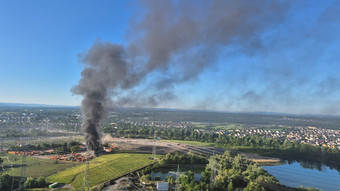 Feuer in Recyclinghalle in Großkrotzenburg