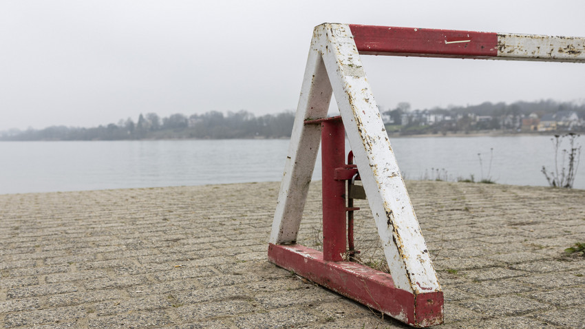 Schiffsunfall auf dem Rhein bei Walluf