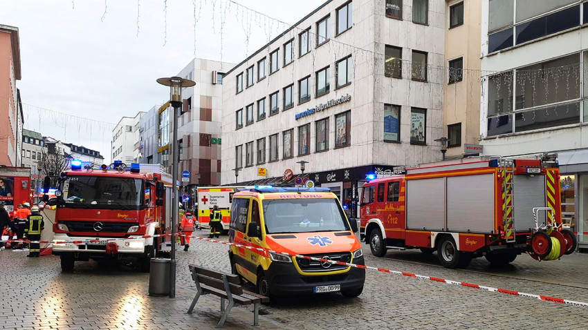 Passau: Lastwagen fährt in Fußgänger und tötet Frau und Kind