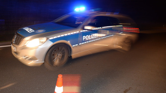 Flucht vor Polizei in Frankfurt: Drei Autos jetzt nur noch Schrott