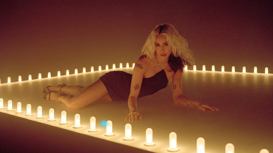 miley cyrus: neues video zu 'jaded' ist raus