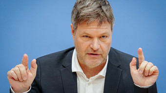 Wirtschaftsminister Habeck warnt vor Dauerschäden für Wirtschaft