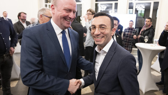 OB-Wahl in Frankfurt 2023: Becker (CDU) und Josef (SPD) in Stichwahl