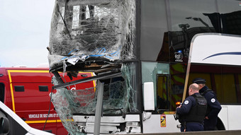 Busunfall bei Calais in Frankreich: Keine Schüler aus Frankfurt dabei