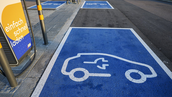 Staatliche E-Auto-Förderung läuft an: So funktioniert sie