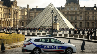 Nach Louvre-Raub: DNA-Spuren führen zu Festnahmen