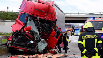 Schwerer LKW-Unfall auf der A3 am Frankfurter Kreuz