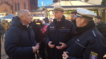 Poseck checkt selbst: Cannabiskonsum Wiesbadener Sternschnuppenmarkt?