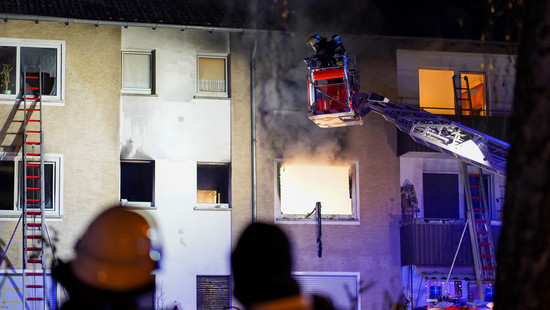 Toter bei Feuer in Mehrfamilienhaus in Wiesbaden-Dotzheim