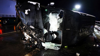 Unfälle durch Glätte in Hessen: 20-Jähriger stirbt bei Unfall auf A7