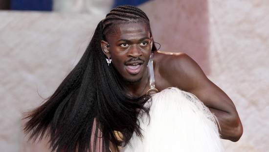 lil nas x: on stage mit sextoy beworfen