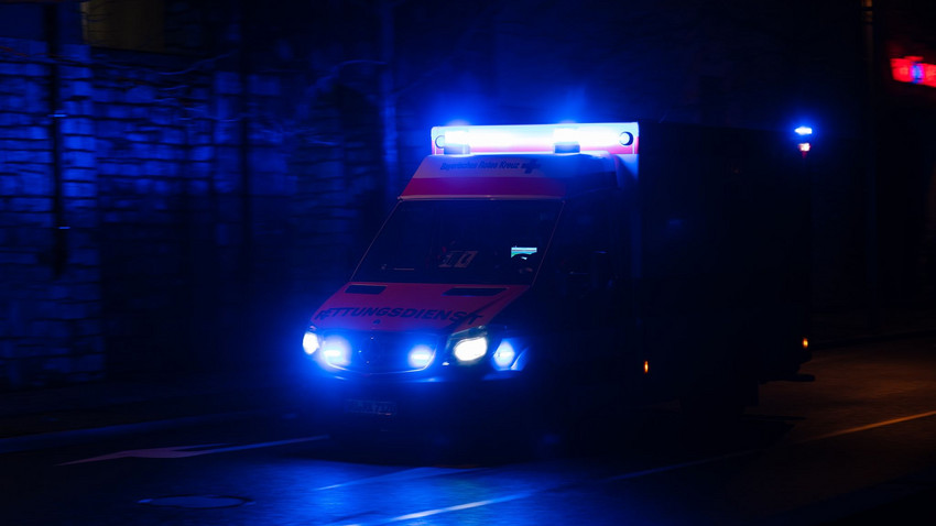 Rodgau: Wohnmobilfahrer prallt gegen Baum und stirbt