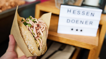 Hessen feiert in Berlin - Ebbelwoi und Spezial-Döner