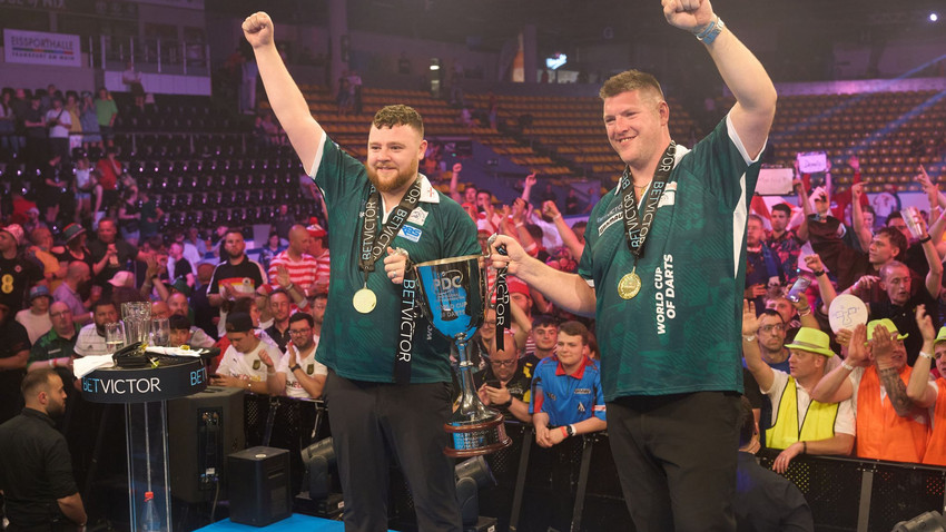 Waliser besiegt: Nordirland gewinnt Darts-Titel in Frankfurt