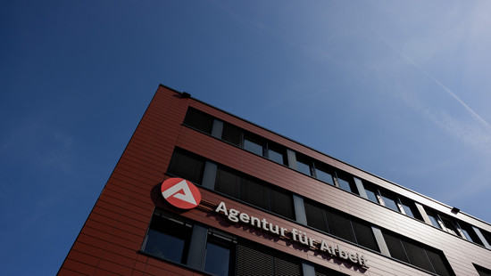 Hessen: Arbeitslosigkeit sinkt trotz Wirtschaftssorgen leicht