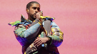 Bad Bunny erlebt heftigen Sturz auf der Bühne in Mexiko