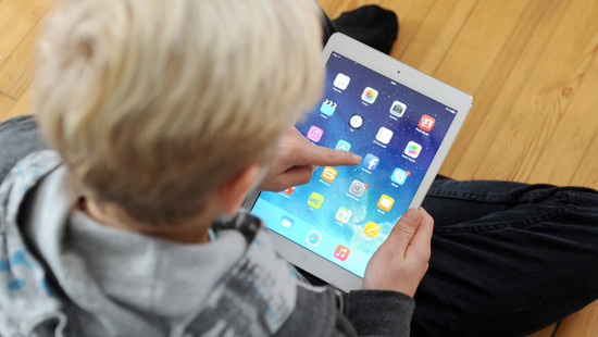 Neues Gesetz soll Medienkompetenz bei jungen Leuten fördern