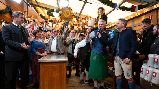«Ozapft is»: Bilderbuch-Start für Oktoberfest in München