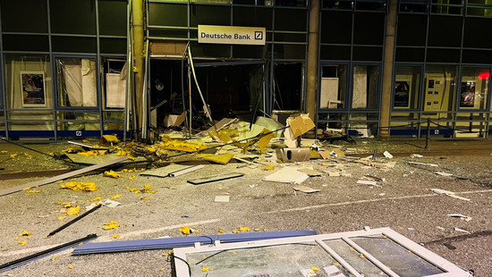 Geldautomat in Taunusstein im Rathaus gesprengt
