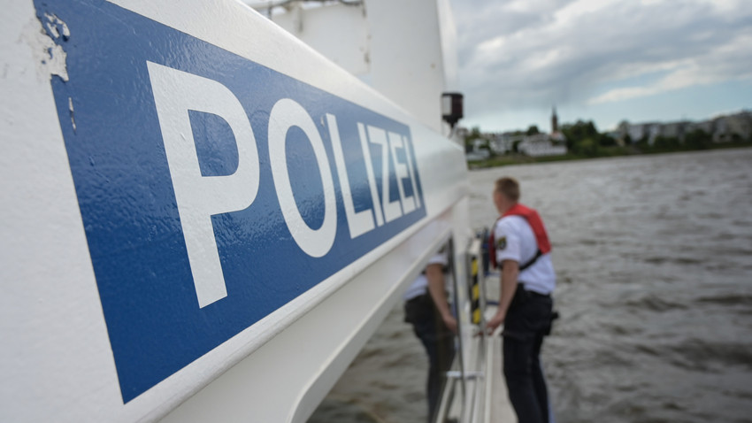 Mainz: Alkoholisierter Bootsfahrer auf dem Rhein gestoppt