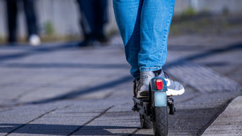 Kaiserslautern: Zwei berauschte E-Scooter-Fahrer gestoppt