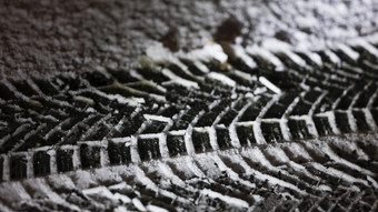 Nach Raubüberfall: Schnee bringt Polizei auf die Spur