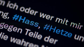 Hasspostings im Internet: Durchsuchungen bei Verdächtigen in Hessen